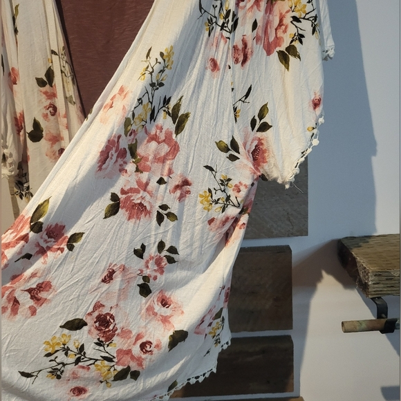 Heart Hips Floral Kimono Cardigan - Picture 2 of 6